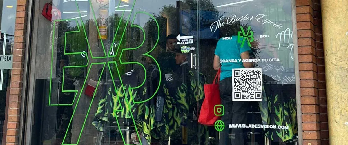 Fachada de Blades Vision Barbería en Madelena, Bogotá
